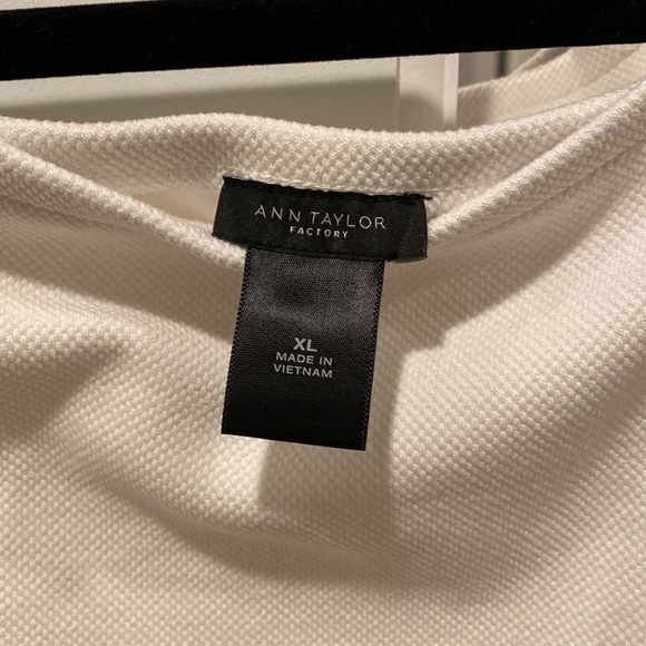 White Ann Taylor T-shirt - Picture 2 of 2